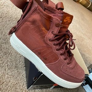 Men Nike Mid sneakers